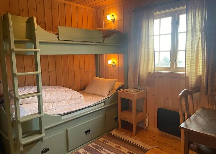 Koselig Og Sentral Med Peis Og Badstue Semesterbostad